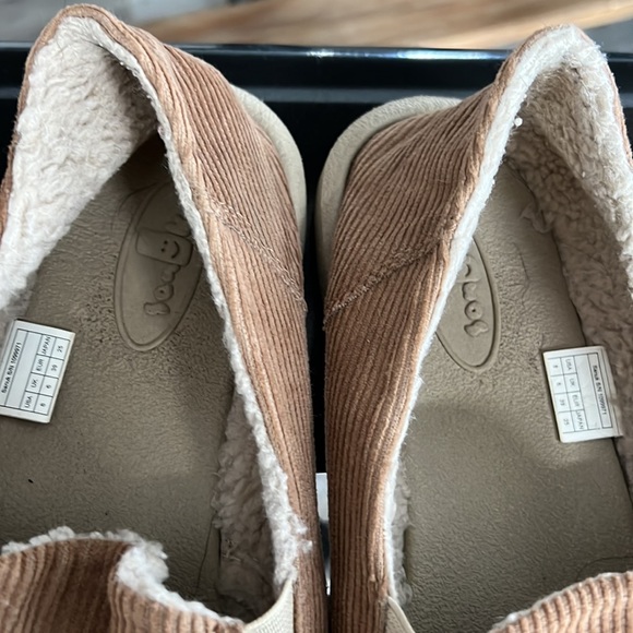 Chestnut sanuks - Picture 2 of 3